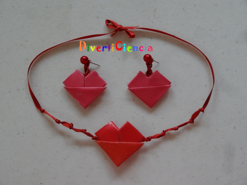 Collar y aretes de coraz�n