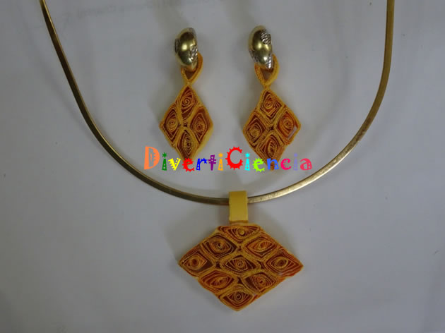 Dije y aretes 
