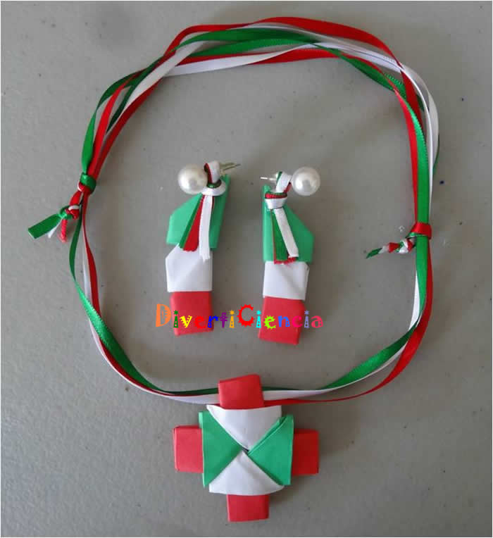 Collar y aretes mexicanos