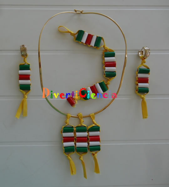 Dije, aretes y pulsera mexicanos