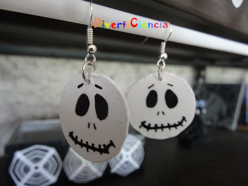 Aretes calaverita
