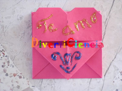 Sobre con coraz&oacute;n