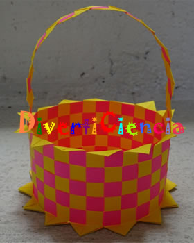 Canasta tejida con tira ZigZag
